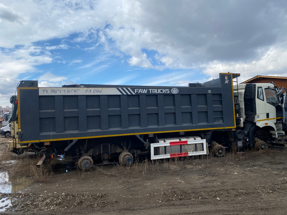 FAW J6 8x4 Самосвал СА3310Р66K24T4E5