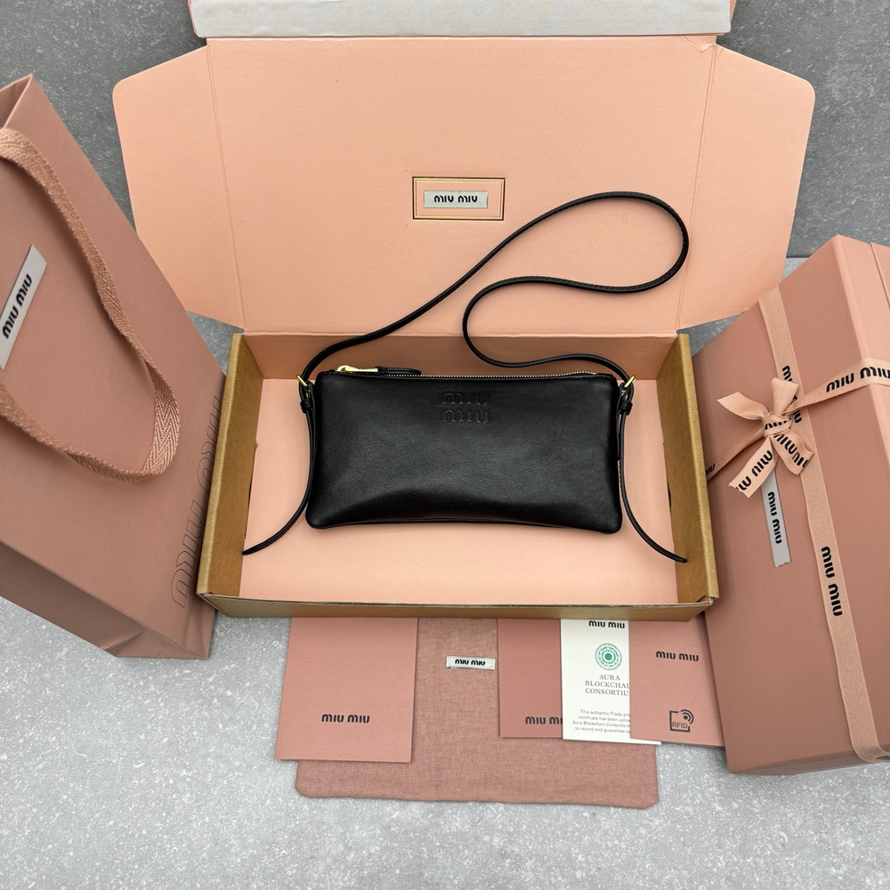 Miu Miu Mini Pouch 22 cm