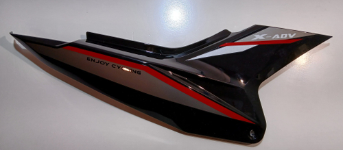 Пластик боковой центральный правый (черно-серый) ADV 300 GARET