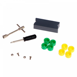 Скейтпарк: ступени с перилами и фингерборд