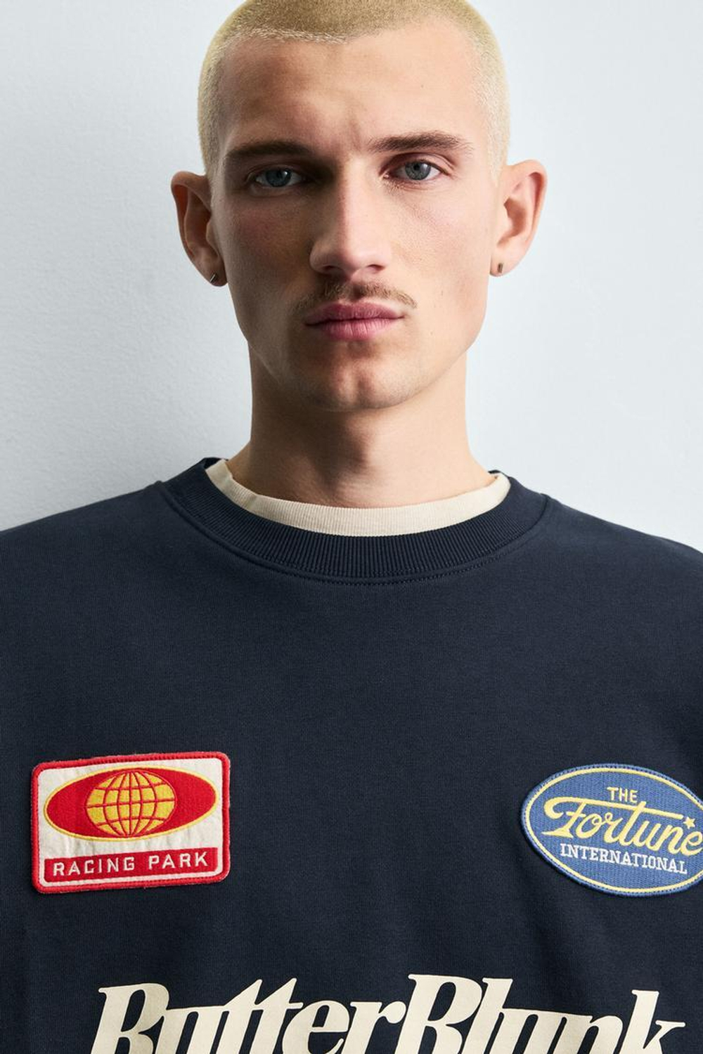 ZARA СВИТШОТ С НАШИВКАМ, МОРСКОЙ СИНИЙ