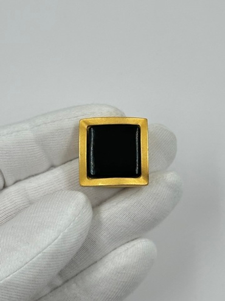 Накладка на пуговицу с чёрной вставкой