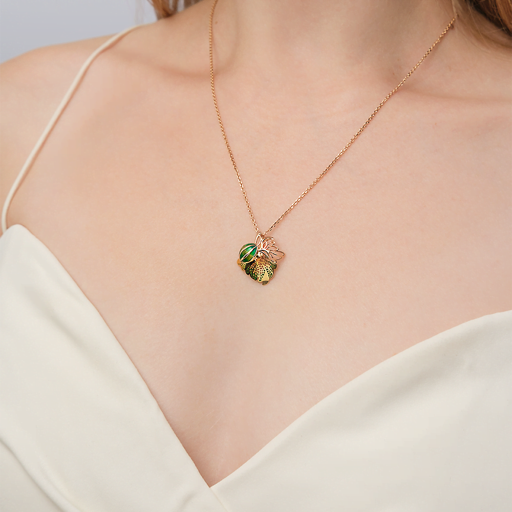 Подвеска «Крыжовник» из комбинированного золота с эмалью