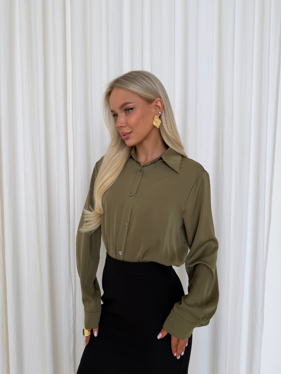 Блуза из атласа олива