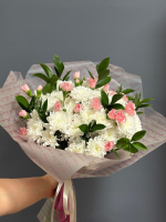 Букет из Хризантемы, Кустовых Диантусов, Рускуса