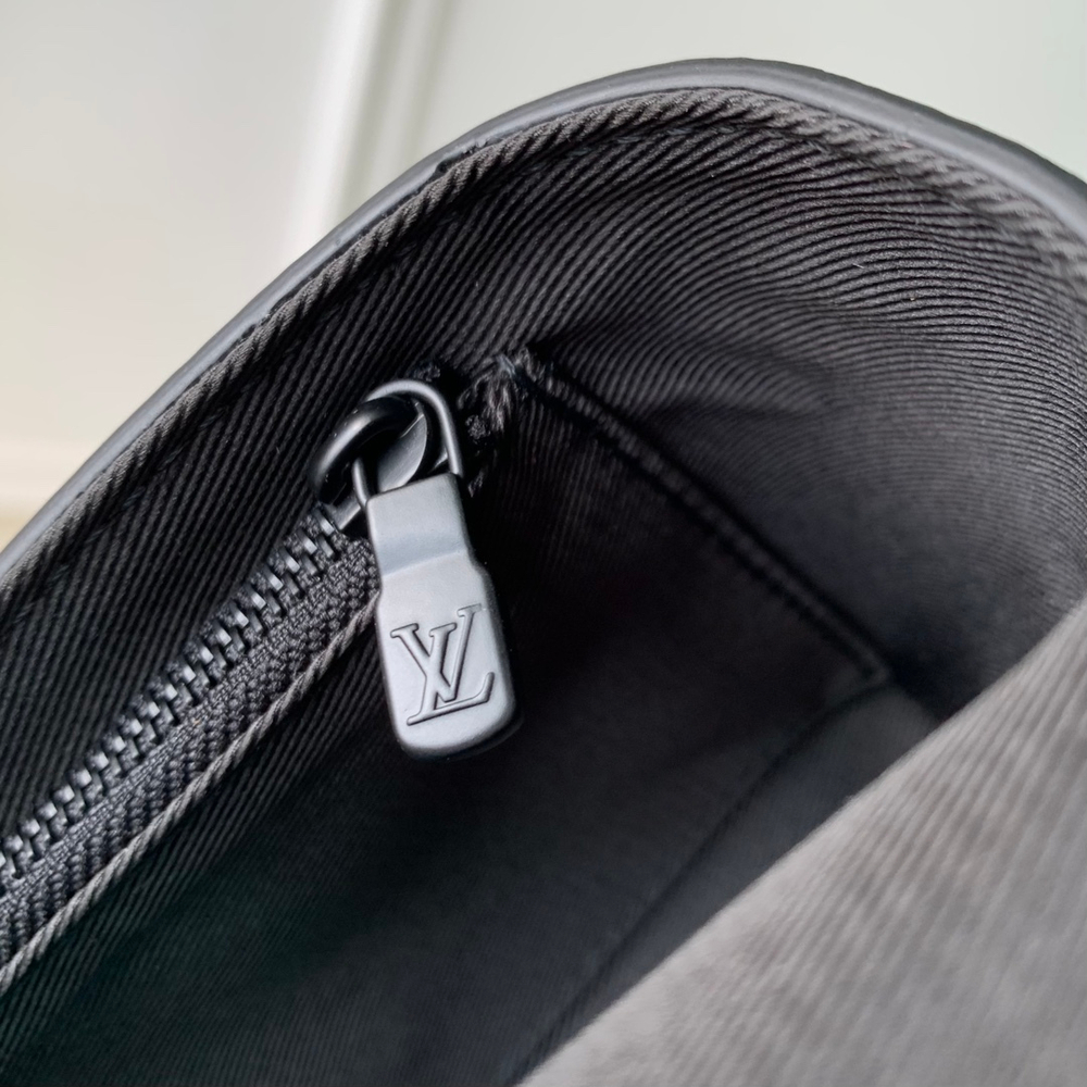 Louis Vuitton Steamer Wearable Wallet