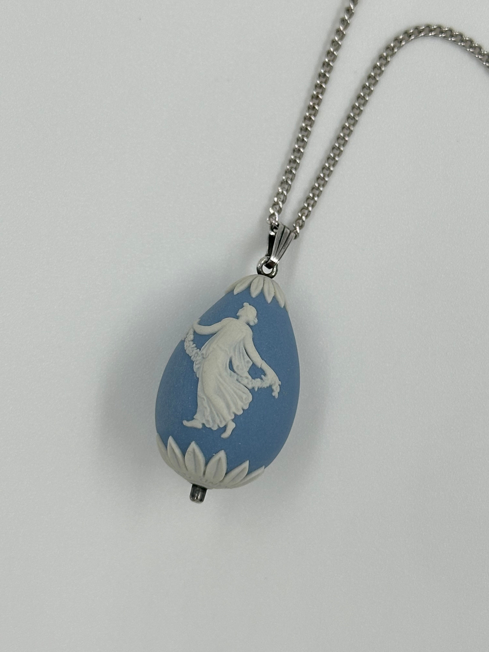 Кулон Wedgwood в виде яйца