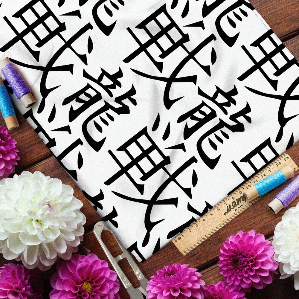 Ткань шифон крупные китайские иероглифы на белом фоне