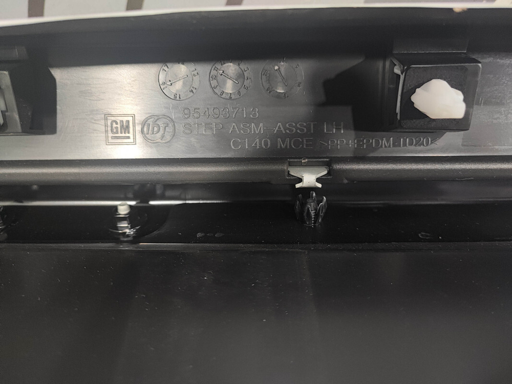 Подножка левая Chevrolet Captiva (C140) Новая Оригинал 95493713