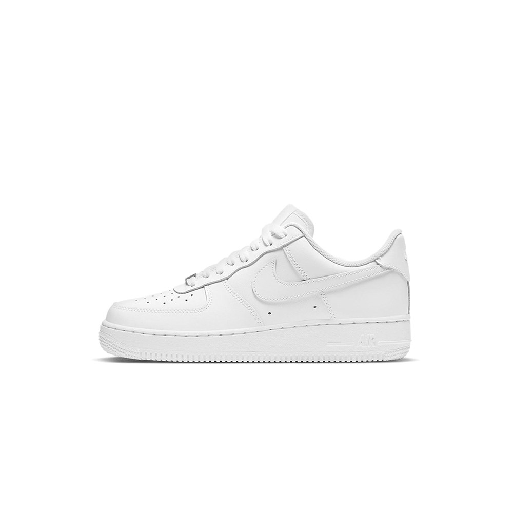 alt="Nike Air Force 1 07 Triple White DD8959-100 женские полностью белые вид сбоку на белом фоне"