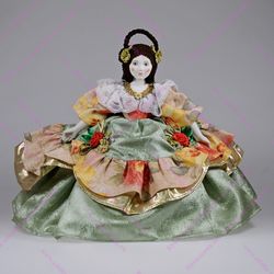 Кукла-грелка на чайник в светском наряде