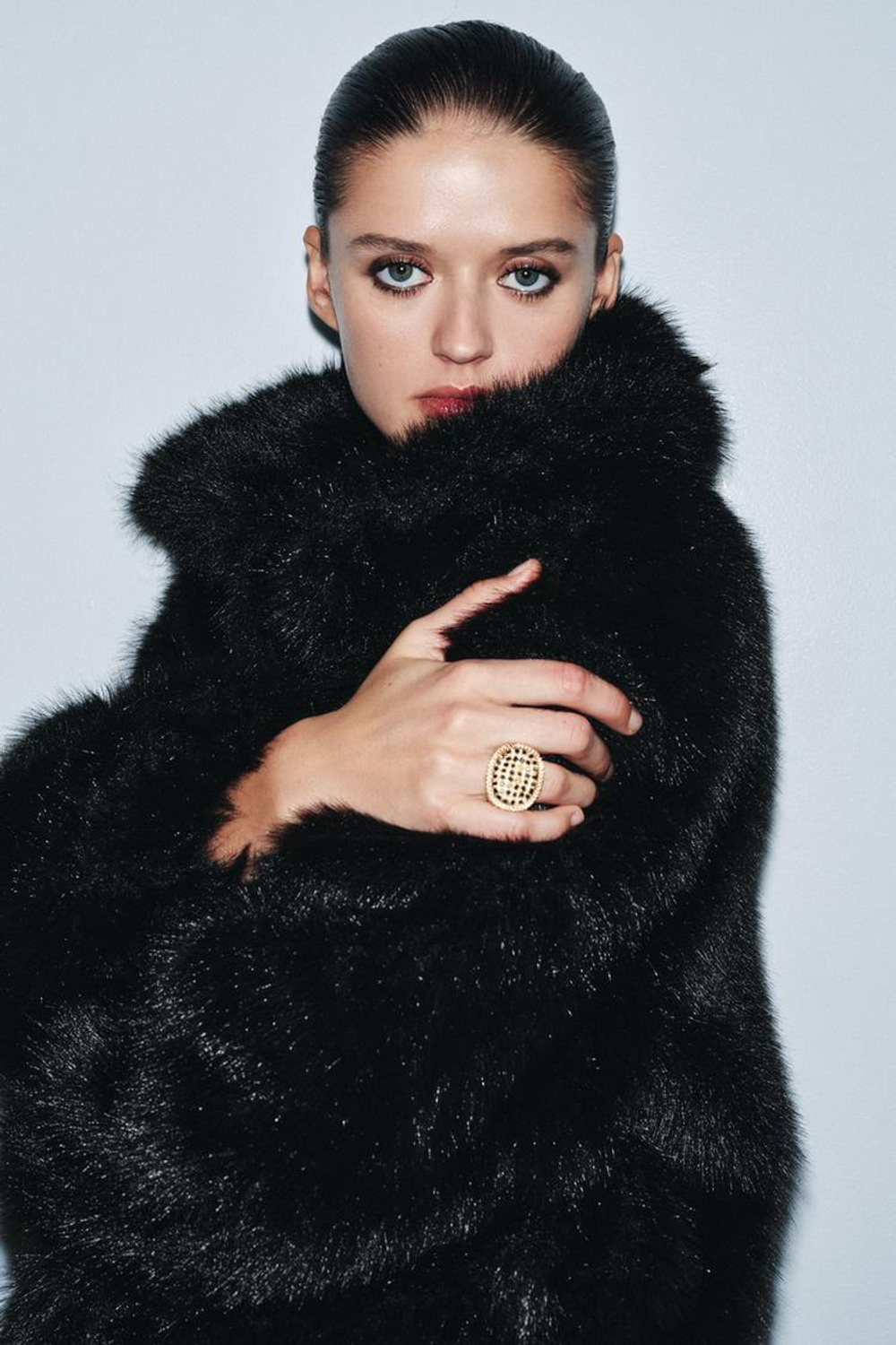 ZARA КВАДРАТНОЕ МЕТАЛЛИЧЕСКОЕ КОЛЬЦО СО СТРАЗАМИ, ЗОЛОТИСТЫЙ