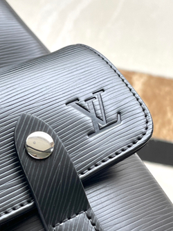 Louis Vuitton Christopher MM