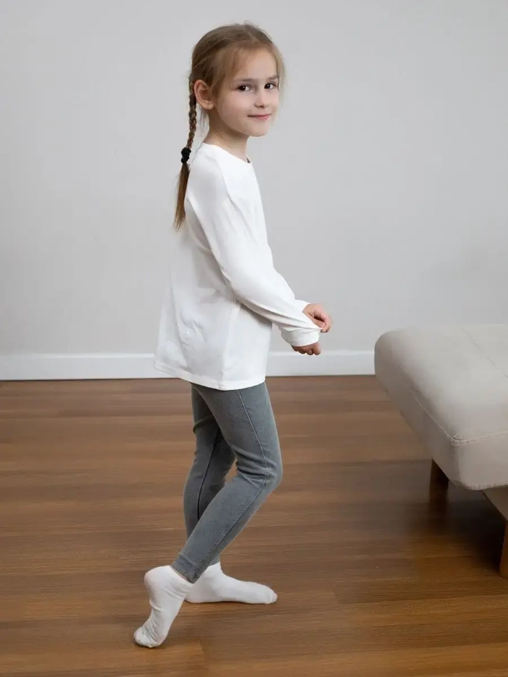 Белый лонгслив летний для девочки