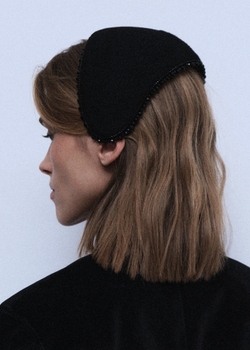 Полушляпка с декором