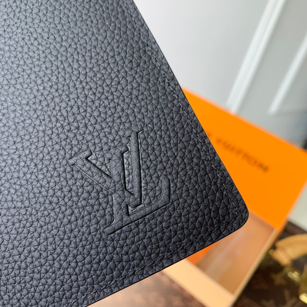 Louis Vuitton Brazza Wallet