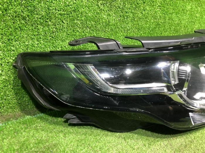 Фара правая Land-Rover Discovery Sport (2014-2019) ксенон