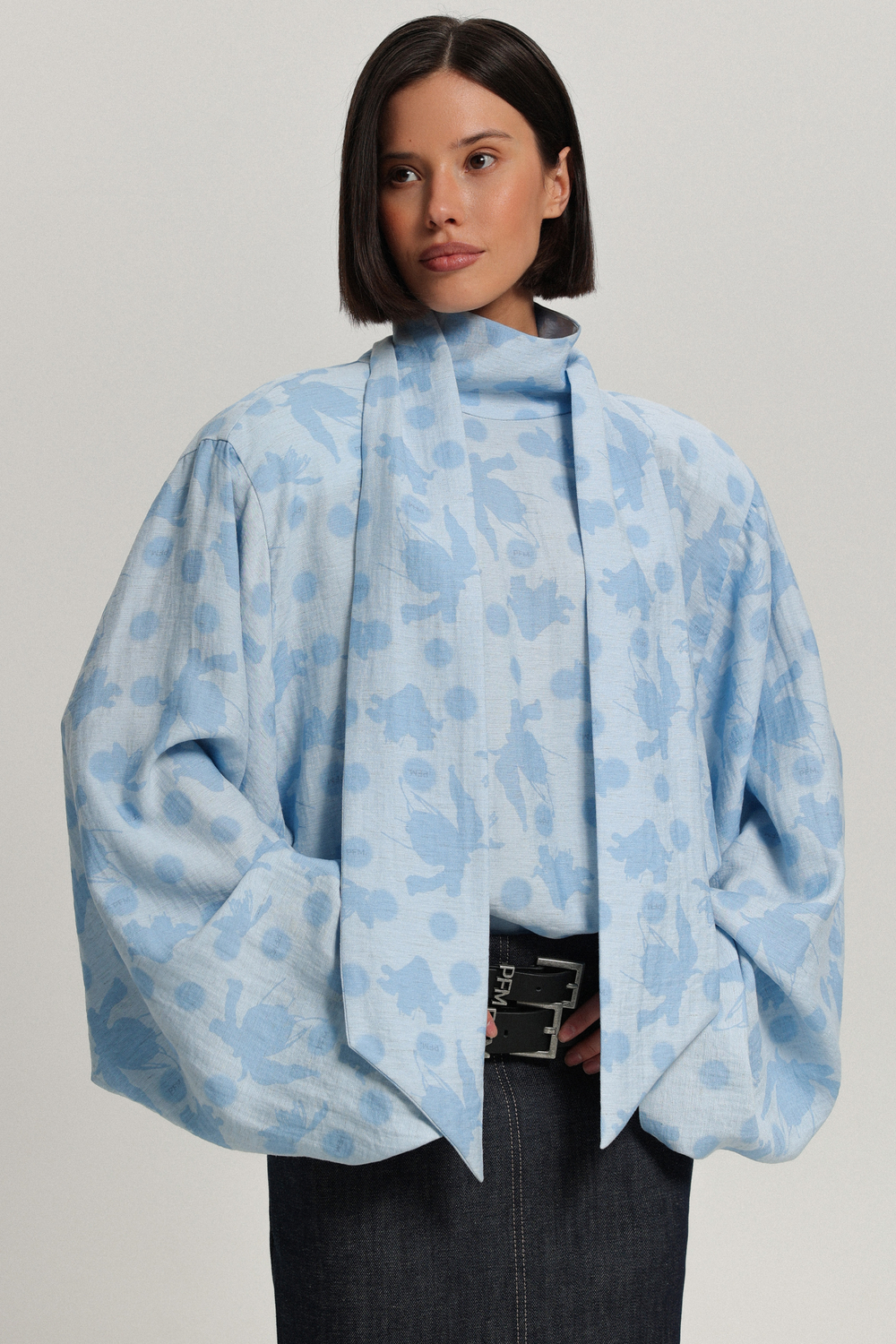 Блуза с подплечниками