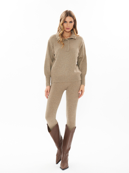 Женский трикотажный костюм тауп с высоким воротом на кнопках