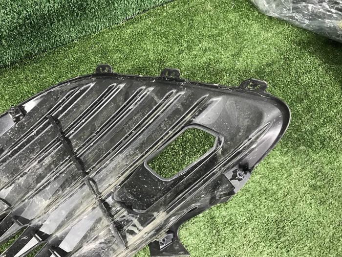 Решетка переднего бампера Toyota Camry xv70 (2017-2021)