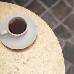 Столик декоративный Жемчужный гранат Айвори Мраморное золото