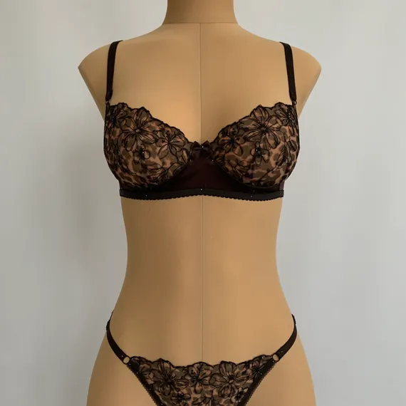 Вышивка на сетке телесная/лео 23 см