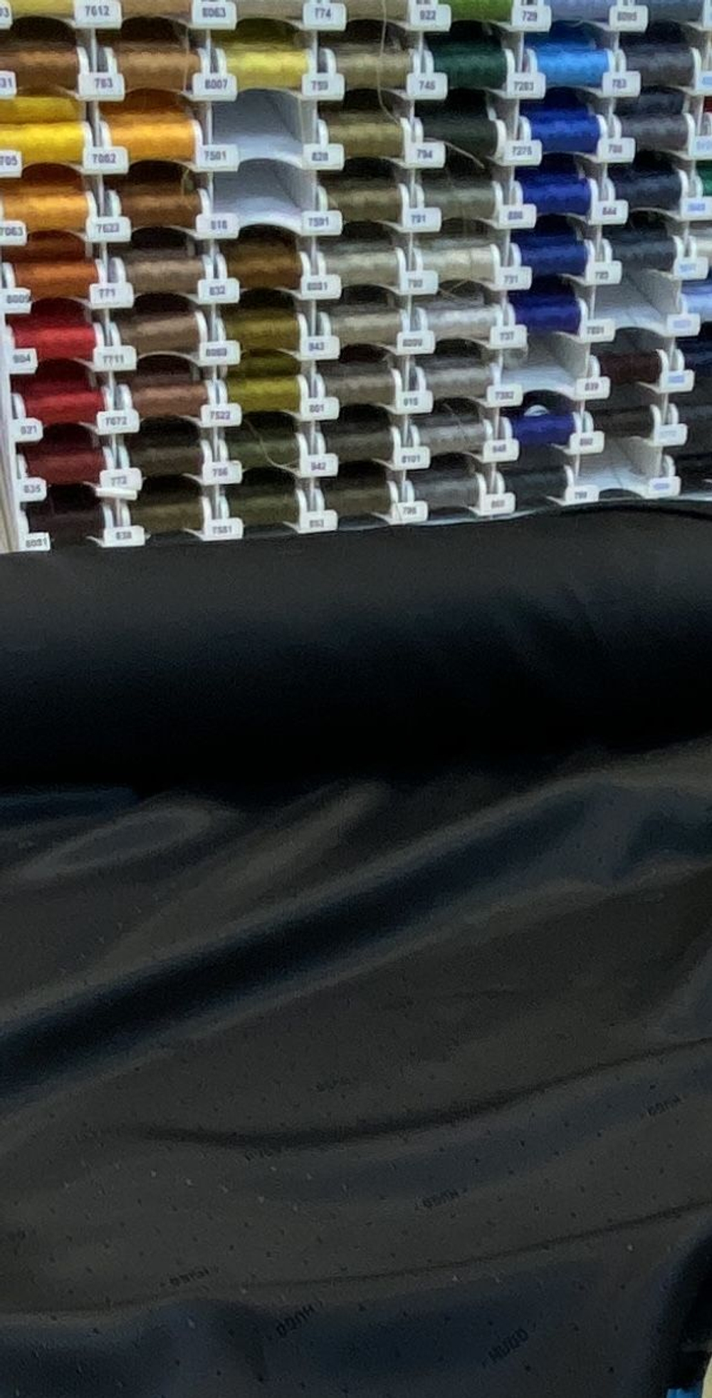 Ткань подкладочная с принтом (Италия - HUGO) 50% вискоза 50% п.э -145см 1 м