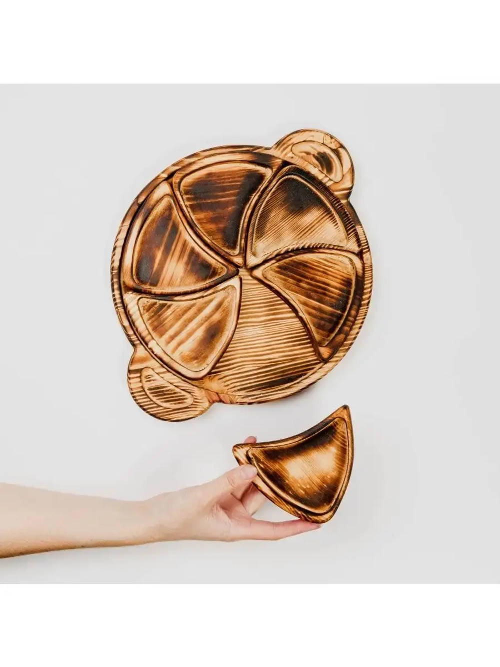 Деревянная менажница с ручками из кедра