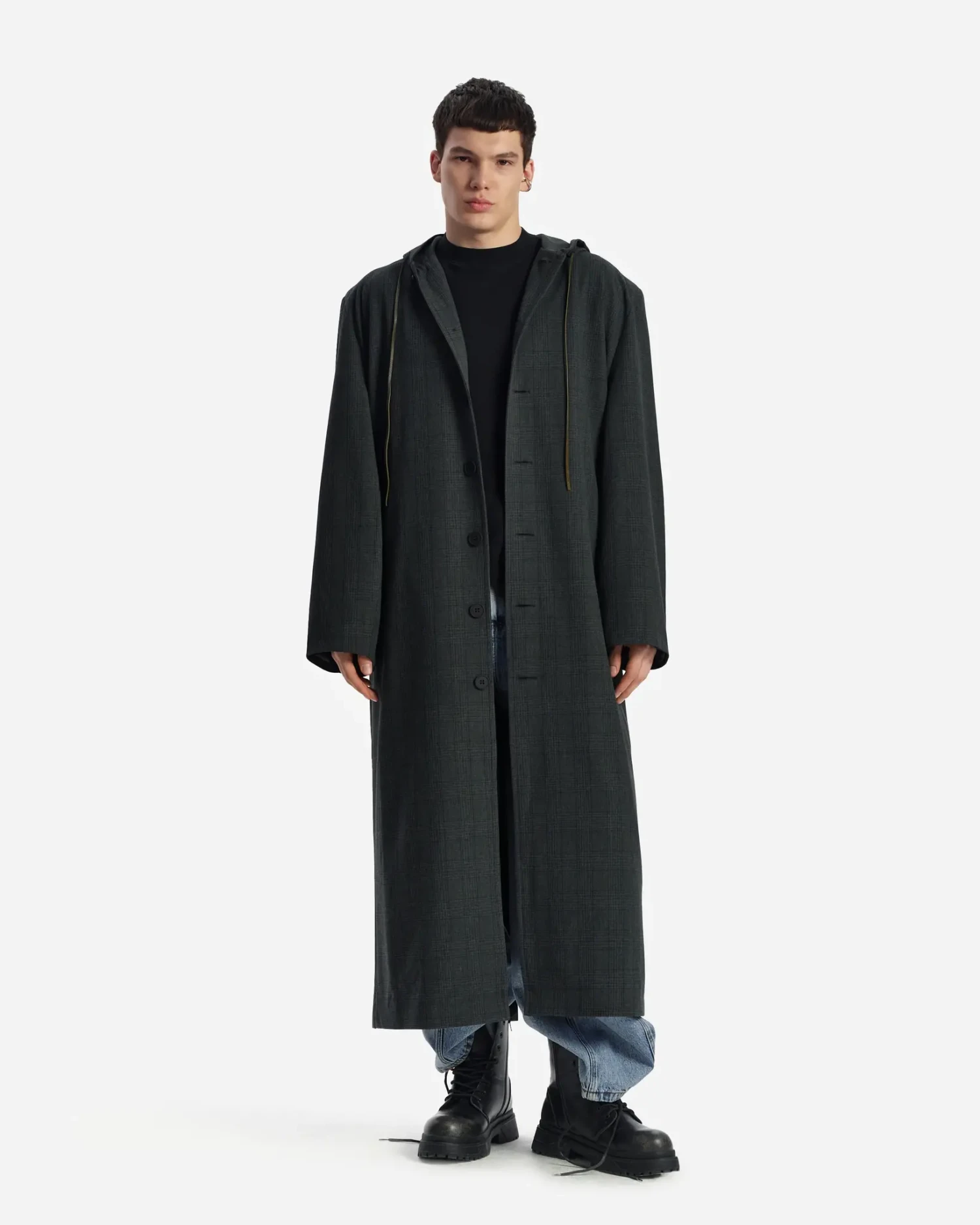 Легкое пальто с капюшоном