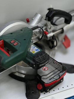 Торцовочная пила с протяжкой Metabo kgs 216m