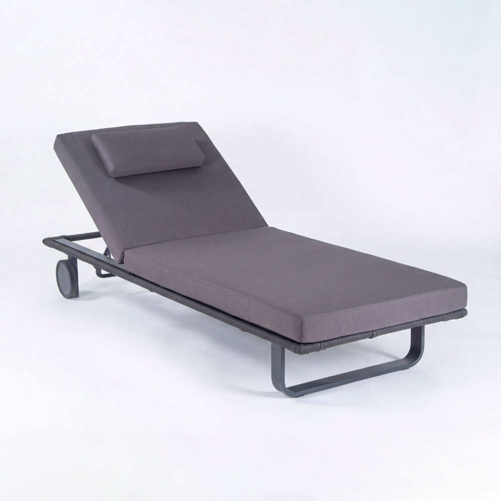 Шезлонг Ideal Patio КОСТА С на колесах, каркас карбон, матрас антрацит (с подушкой)