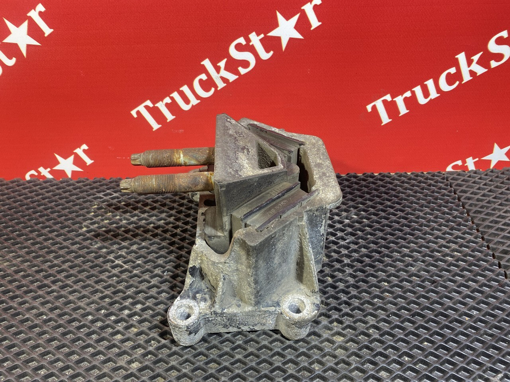 Подушка двигателя задняя