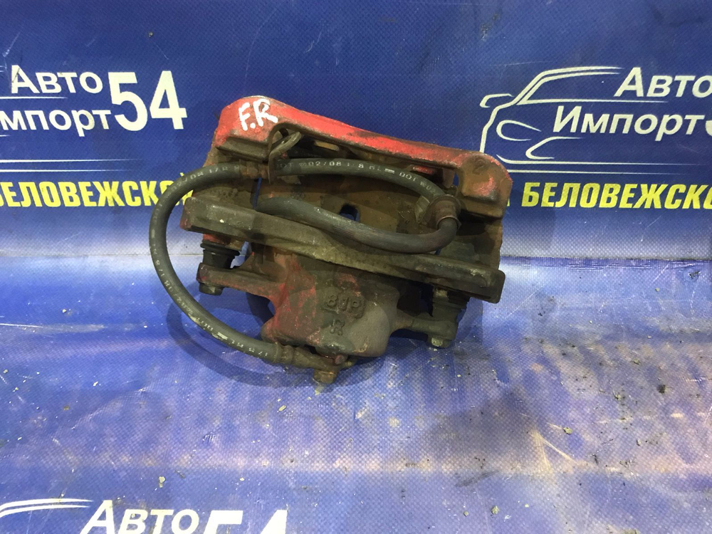 Суппорт тормозной передний правый TOYOTA AURIS 2006-2012