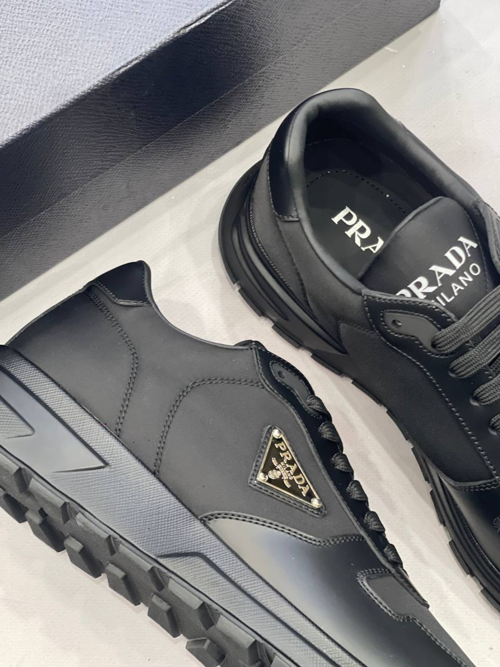 Кроссовки Prada