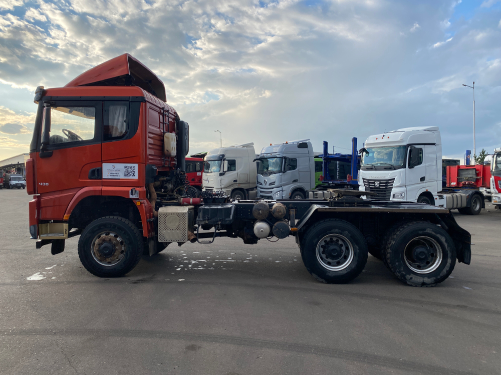 Shacman (Shaanxi) SX* 6x6 Седельный тягач SX42586V385 (Дизельный, 11,6 л, 423 л.с., МТ)