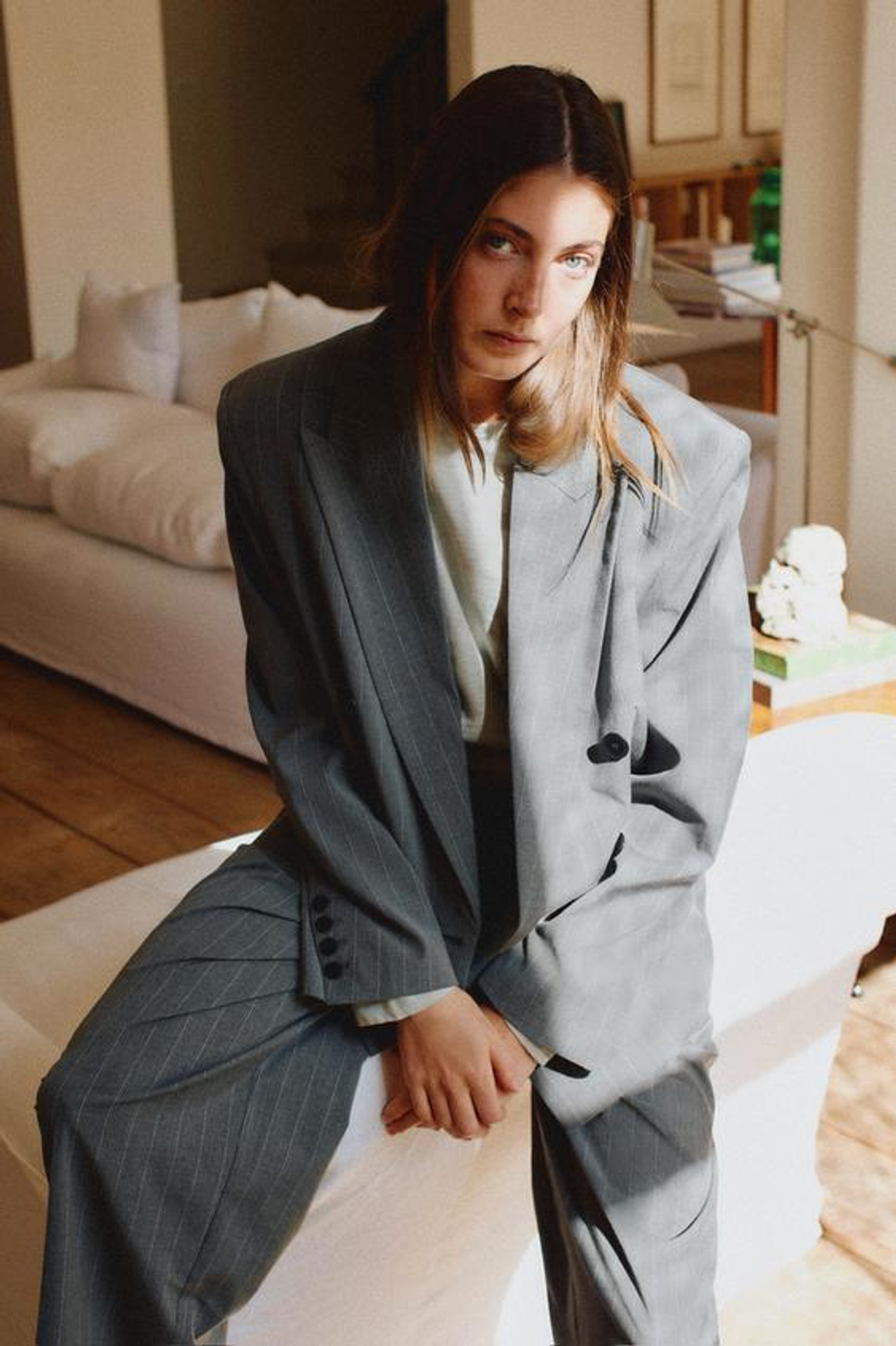 ZARA БРЮКИ СО СКЛАДКАМИ И ПУГОВИЦАМИ СНИЗУ, СЕРЫЙ/СИНИЙ