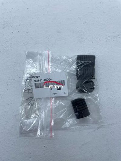 Уплотнительная втулка капота 90541-15004 9054115004