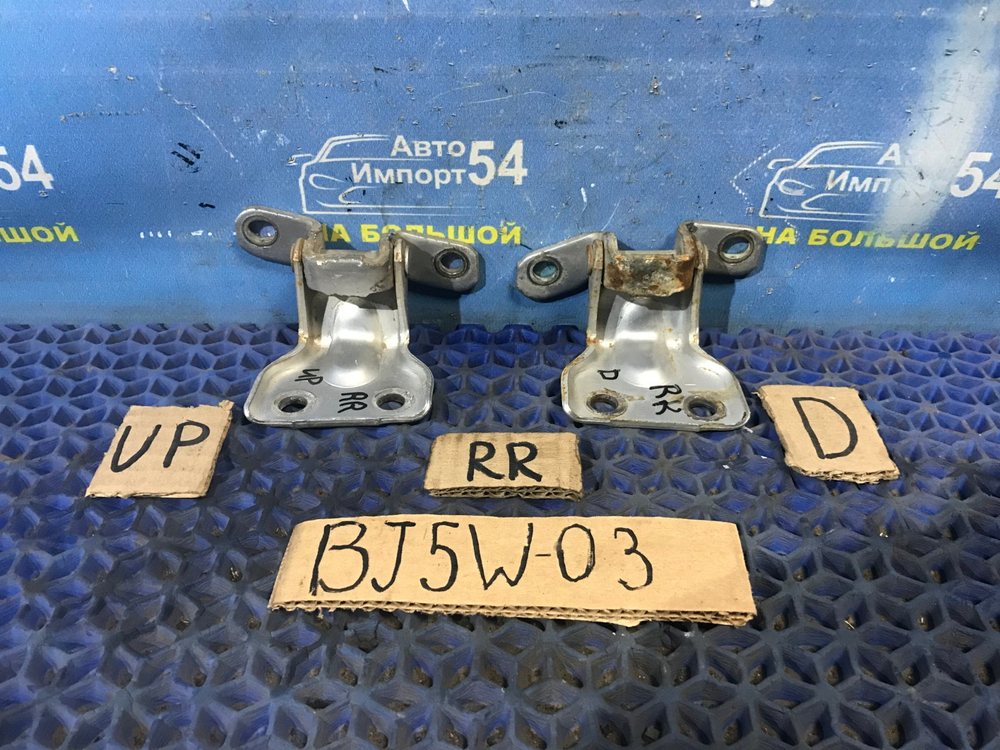 Петля двери задней правой MAZDA FAMILIA 2001