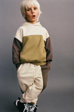 ZARA ТОЛСТОВКА В СТИЛЕ COLOR BLOCK С ЭТИКЕТКОЙ, СВЕТЛО-БЕЖЕВЫЙ