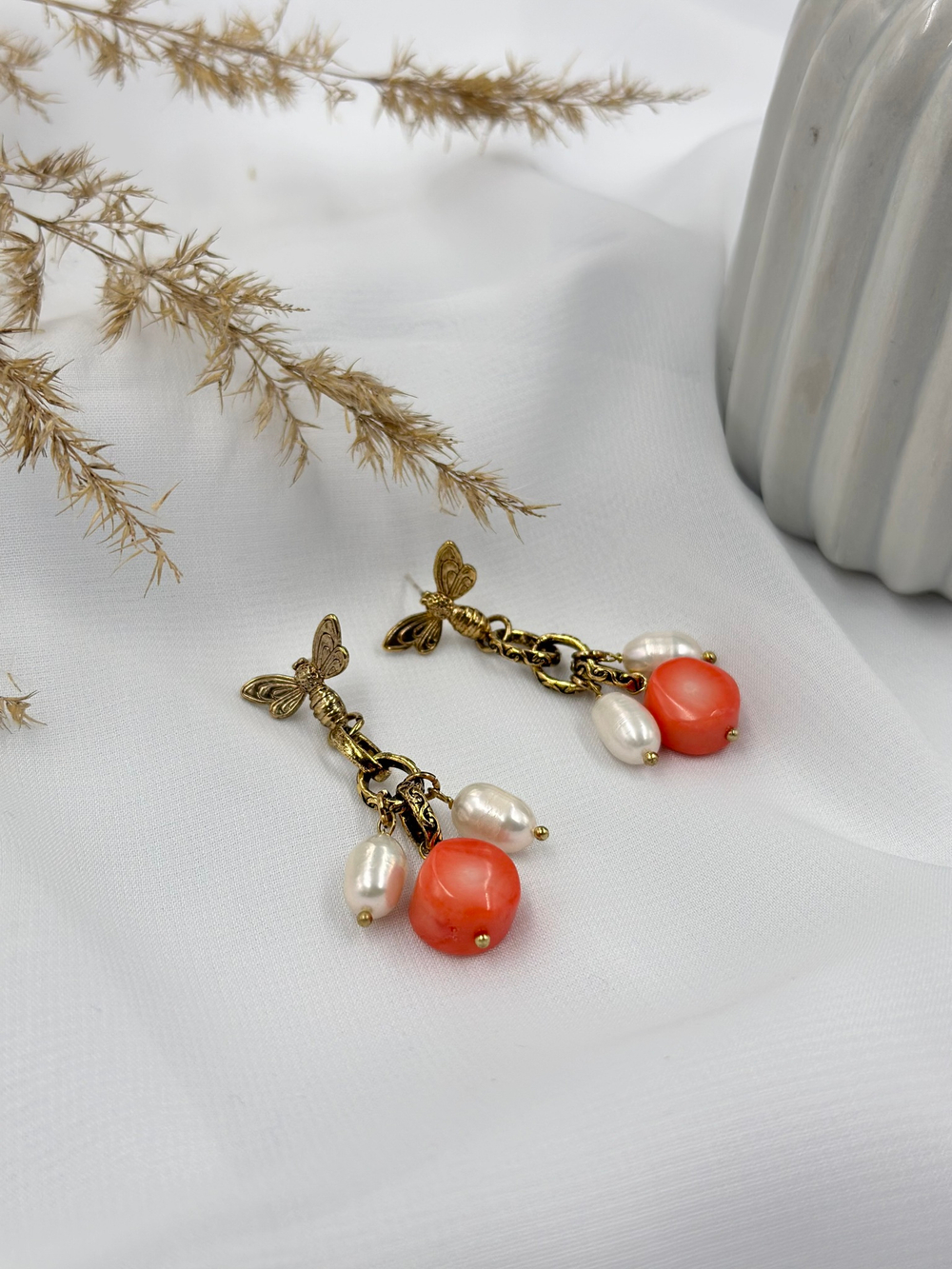 Серьги - Teatrium - коралл,жемчуг,брасс