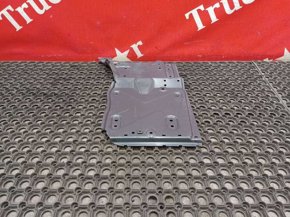 Кронштейн корпуса подножек левый 2021г