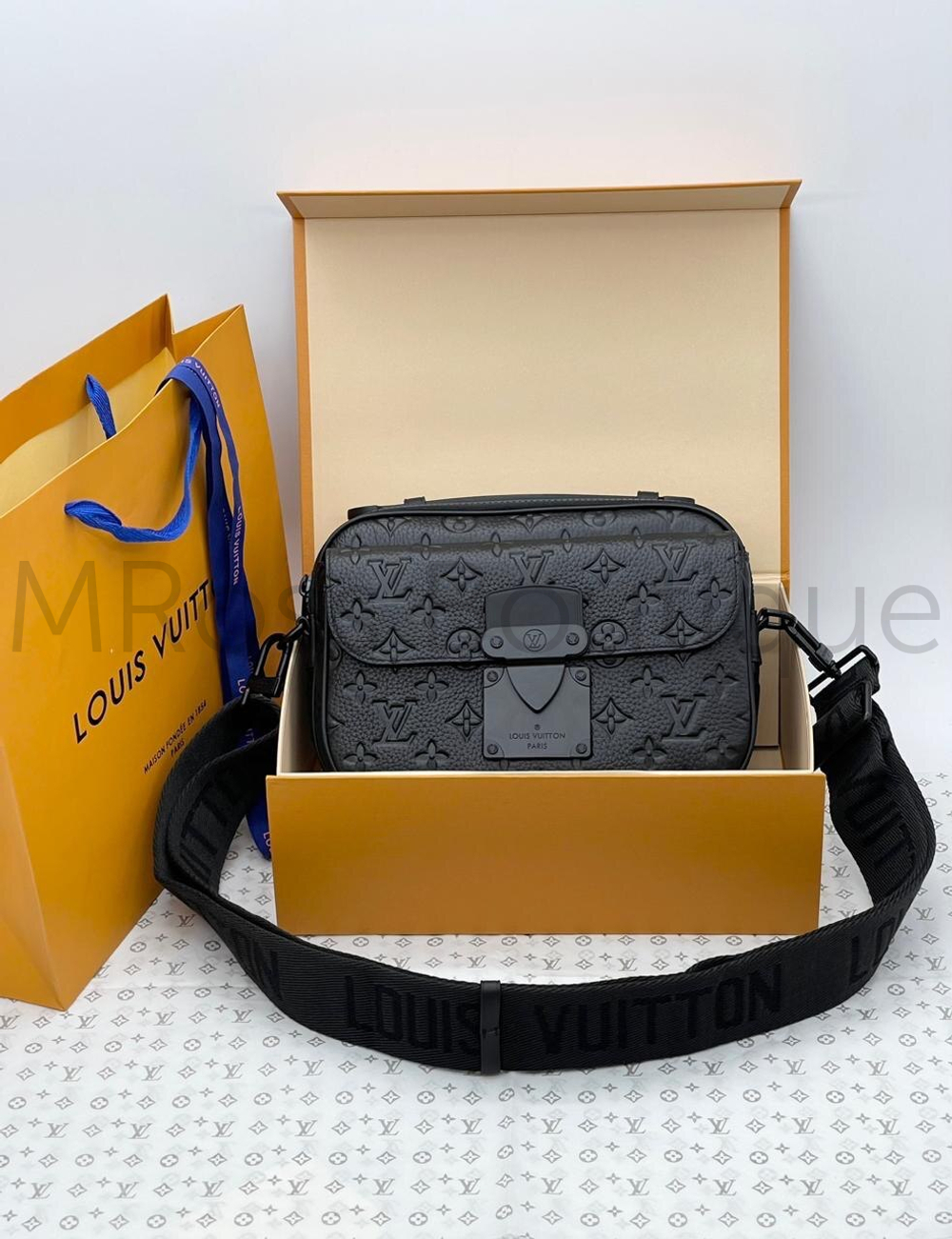 Мужская сумка S-Lock Louis Vuitton из кожи Taurillon премиум класса