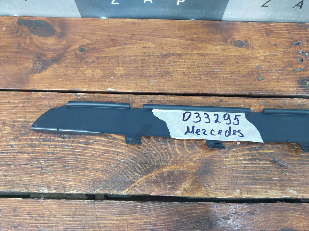 Накладки решетки радиатора Mercedes GLA (X156) 17-нв Б/У Оригинал A1568881000