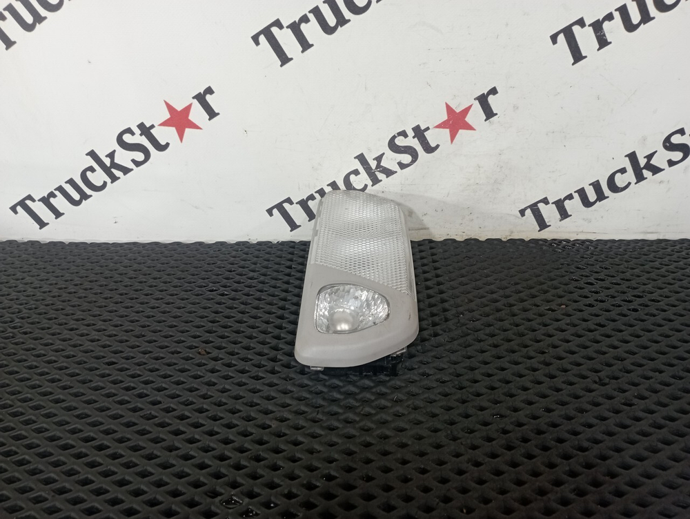 Плафон внутреннего освещения правый 2020г.