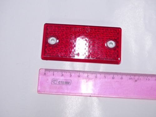 Катафот красный прямоуг. с отверстиями (Н.Новгород)