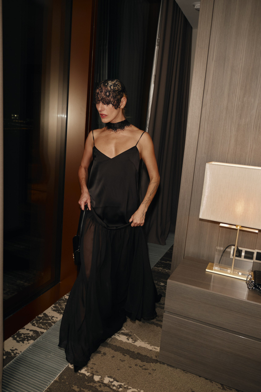 Платье на тонких бретелях bk