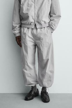 ZARA ДЖОГГЕРЫ ИЗ ВЫСОКОТЕХНОЛОГИЧНОЙ ТКАНИ С КОНТРАСТНЫМИ ПОЛОСАМИ, СВЕТЛО-СЕРЫЙ