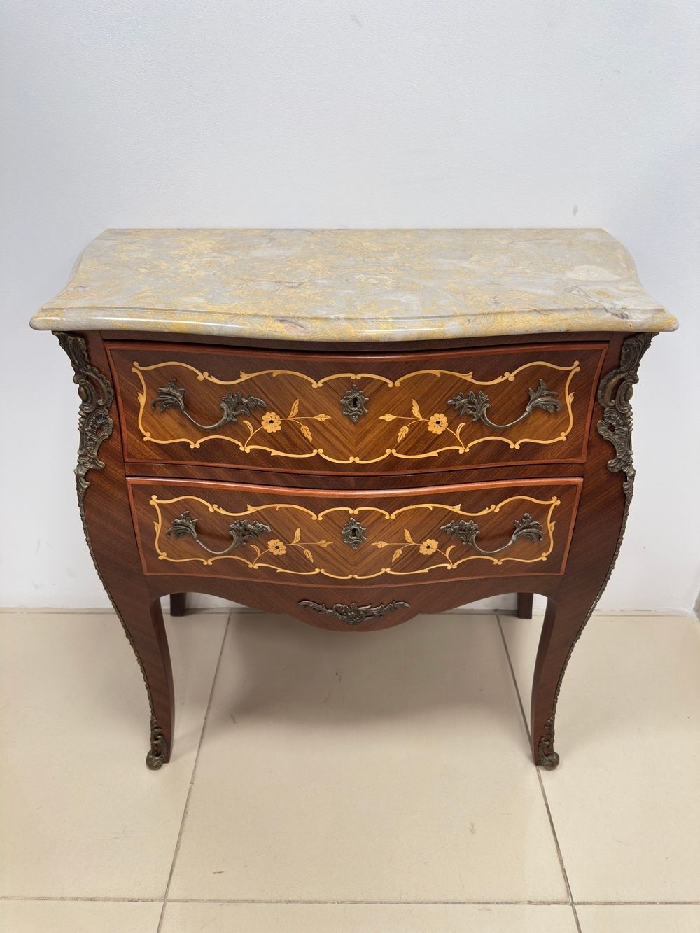 Комод в стиле Людовика XV