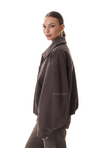 Объемная куртка шоколадного цвета из замши