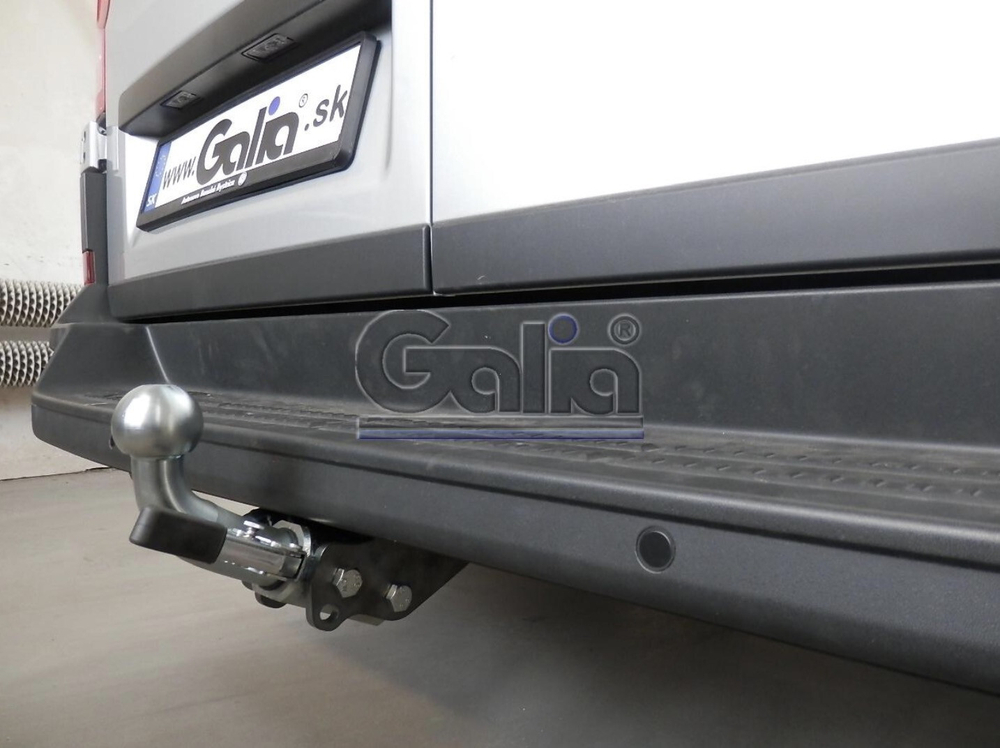 Фаркоп оцинкованный Galia V085C для Volkswagen Crafter фургон со ступенькой, одинарные колеса сзади 2017-(паспорт и сертификат в комплекте)(без электрики)